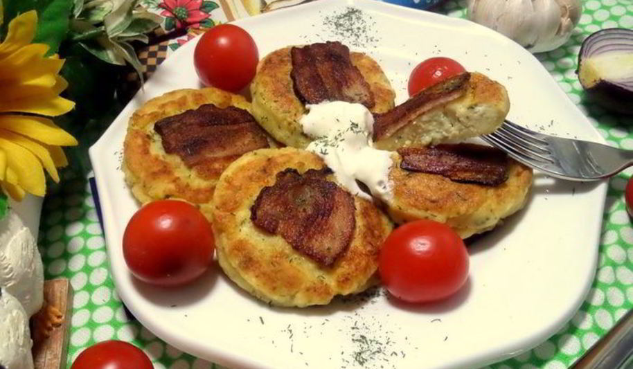 Рецепт несладких сырников с беконом