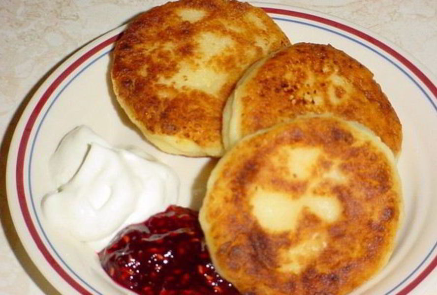 Простые сырники из творога с манкой в духовке