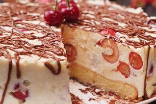 Сырник с черешней