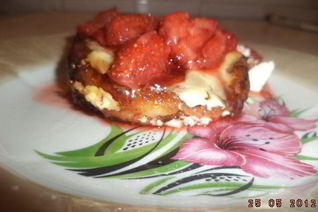 Сырники под клубничным соусом