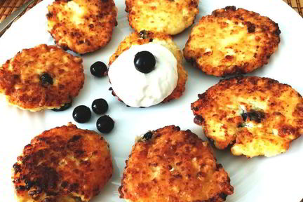 Сырники с изюмом и кедровыми орехами