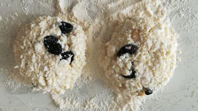 сырники с изюмом и кедровыми орехами