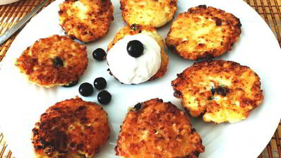 сырники с изюмом и кедровыми орехами