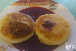 Сырники с клубничным соусом