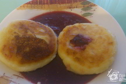 Сырники с клубничным соусом