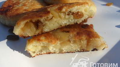 сырники с начинкой из яблок и изюма