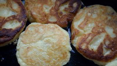 сырники с яблоком и вяленой вишней