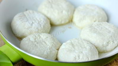 сырники в сметанном соусе