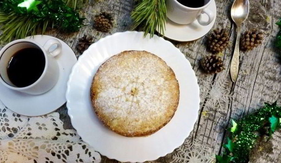 Рецепт творожника с миндалем и вяленой вишней