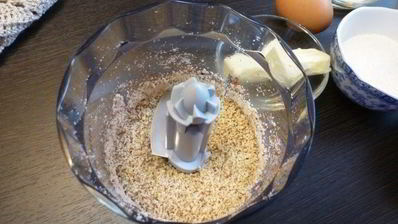 творожник с миндалем и вяленой вишней