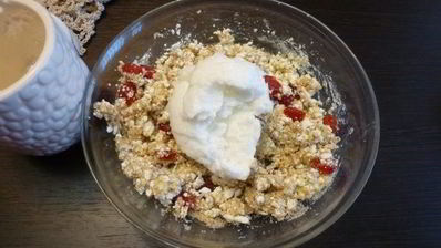 творожник с миндалем и вяленой вишней