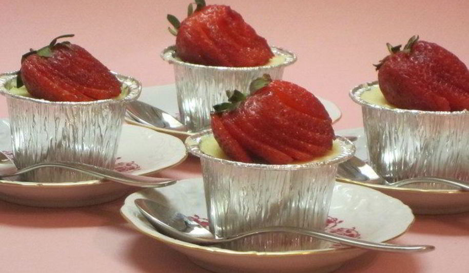 Рецепт творожников с клубникой