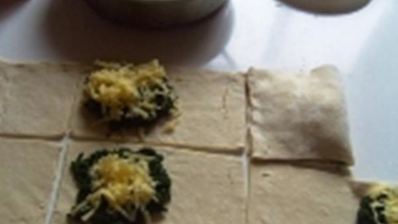 сырно шпинатные слойки