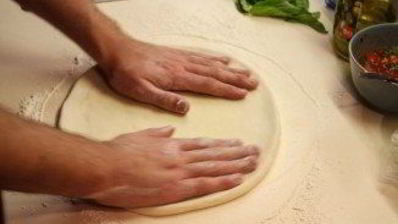 тонкое бездрожжевое тесто для пиццы