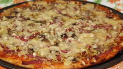 тонкое тесто и соус для итальянской пиццы