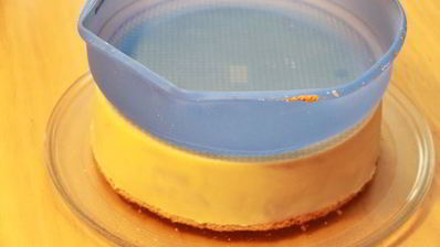 белый торт с шиповниковым кердом