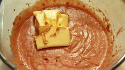 белый торт с шиповниковым кердом