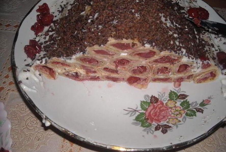 Блинный торт с вишней