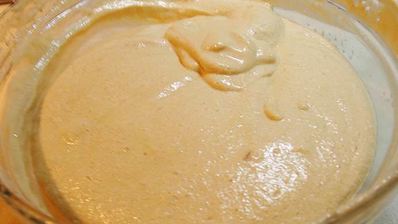 карамельный медовик с клубникой