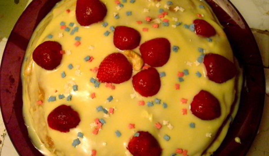 Рецепт клубничного блинного торта