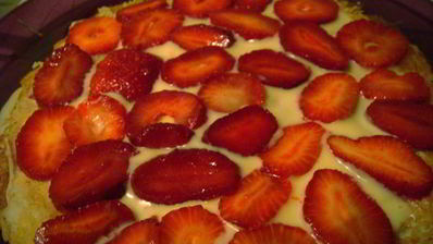 клубничный блинный торт