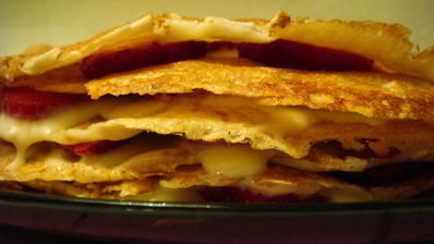 клубничный блинный торт