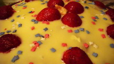 клубничный блинный торт