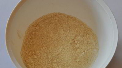 миндальный торт с шоколадным муссом, безе и карамелью