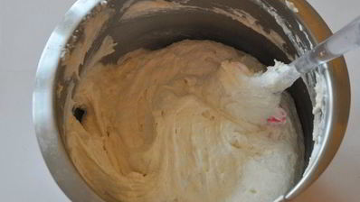 миндальный торт с шоколадным муссом, безе и карамелью