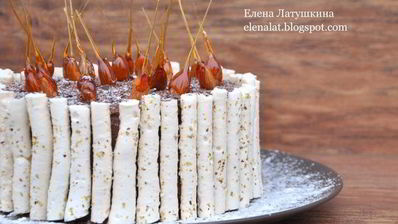 миндальный торт с шоколадным муссом, безе и карамелью