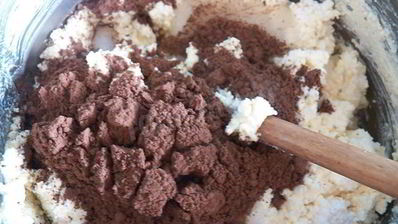 шоколадный блинный торт с творожным кремом