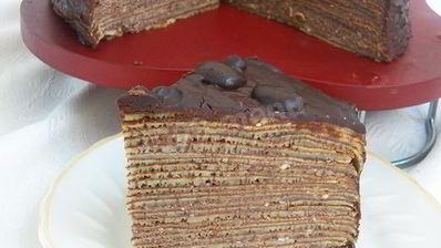 шоколадный блинный торт с творожным кремом