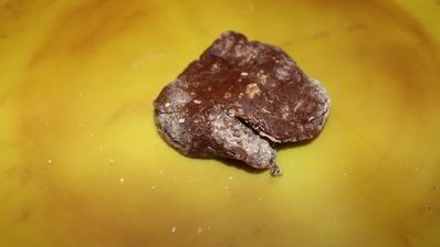 шоколадный медовик с черносливом