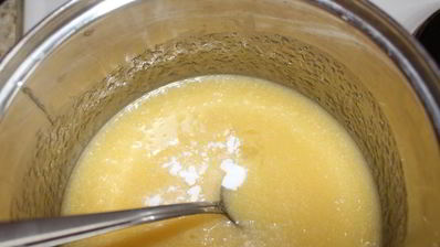 шоколадный медовик с черносливом