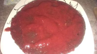 шоколадный торт с молочно-клубничным желе