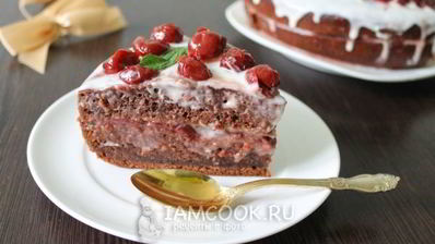 шоколадный торт с вишнями и сметанным кремом