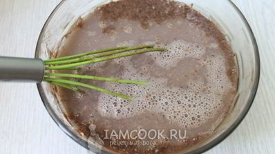 шоколадный торт с вишнями и сметанным кремом