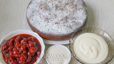 шоколадный торт с вишнями и сметанным кремом