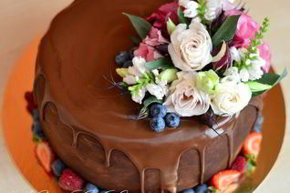 Торт шоколадно-сливочный Цветочная феерия