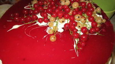 торт суфле красное с белым