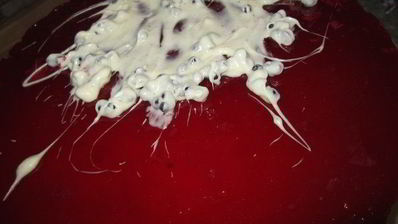 торт суфле красное с белым