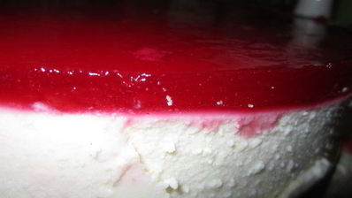 торт суфле красное с белым