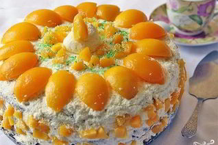 Торт творожный с персиками