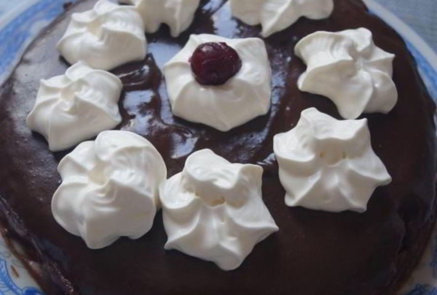 Вишневый торт со сливками