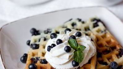 черничные вафли на сметане