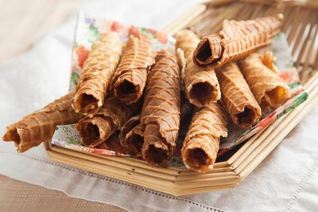 Хрустящие вафельные трубочки по-домашнему