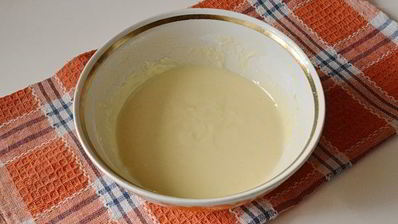 хрустящие вафли в вафельнице на маргарине