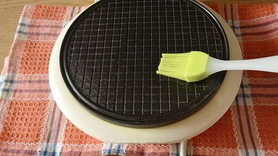 хрустящие вафли в вафельнице на маргарине