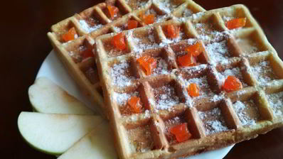 мягкие вафли с яблоком и курагой