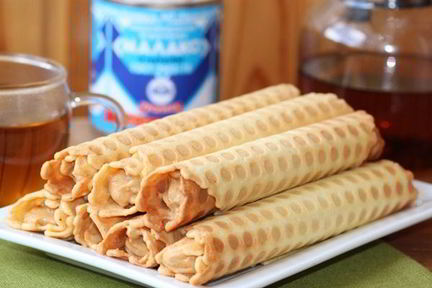 Простые вафельные трубочки с вареной сгущенкой